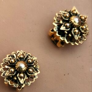 Vintage Gold Clip On Earrings